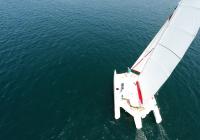 yachting trimaran glavno jedro zračna snimka